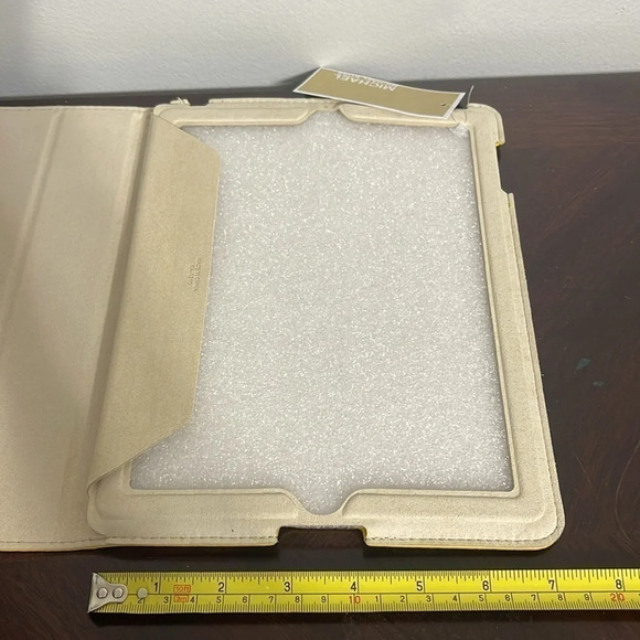 Michael Kors Neoprene iPad sleeve in Citrus - Picture 6 of 6